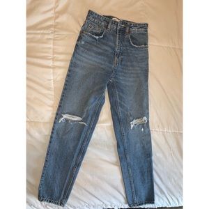 Zara medium wash ripped mom jeans size 25